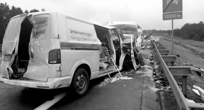 Tragedia na obwodnicy Torunia. W wypadku zginęli młodzi mężczyźni