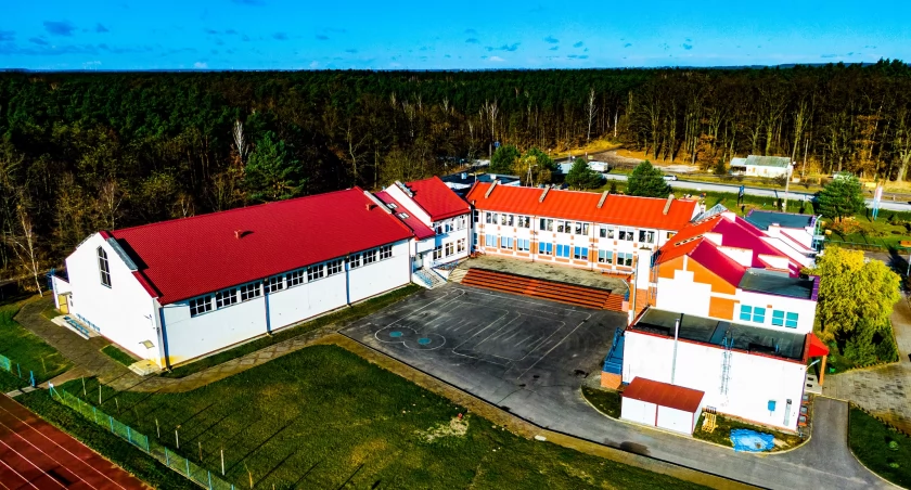 Protest rolników na wylotówkach z Torunia. Zajęcia w szkołach zostały zawieszone