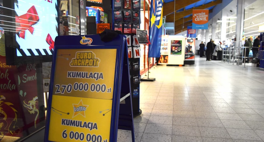 Główna wygrana w LOTTO w Toruniu. Gracz będzie dostawać kasę przez cały rok