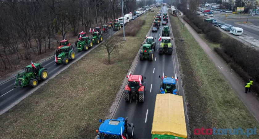 Protest rolników w Toruniu. Komunikacyjny paraliż na drogach