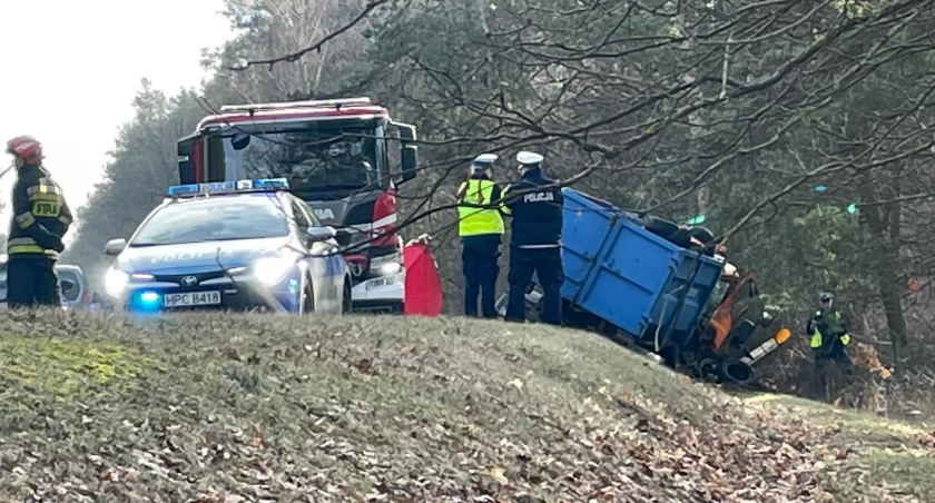 Śmiertelny wypadek w Toruniu. Kierowca zginął na miejscu