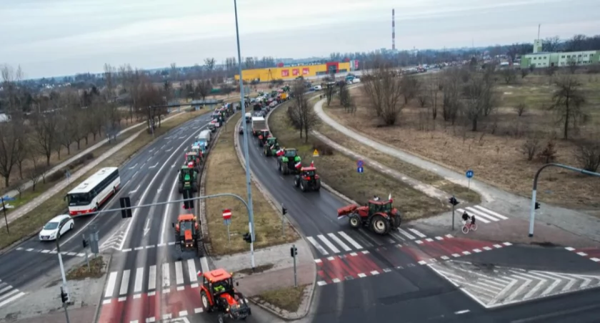 Kolejny dzień protestu rolników w Toruniu. W tych miejscach zablokowano drogi