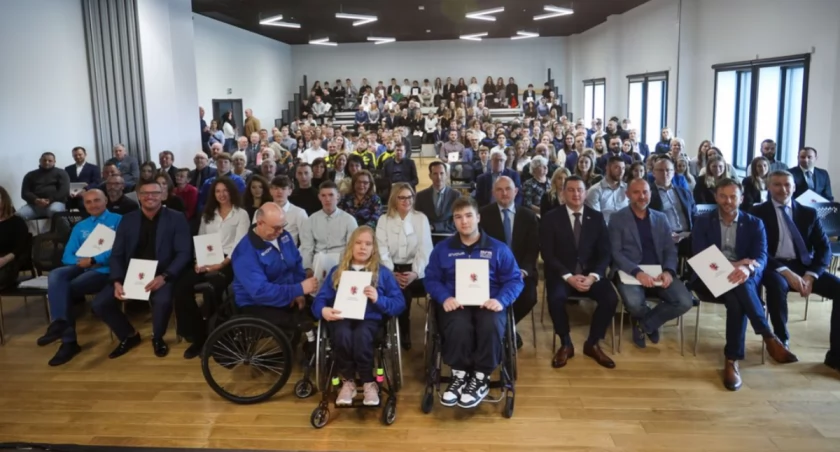 Marszałek województwa przyznał prawie 400 nagród dla sportowców