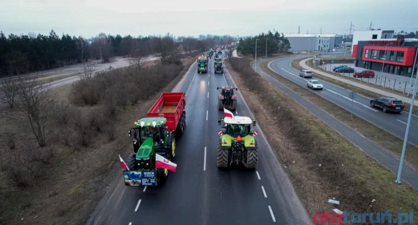 Traktory znowu wyjadą na nasze drogi. MZK skróci trasy linii autobusowych