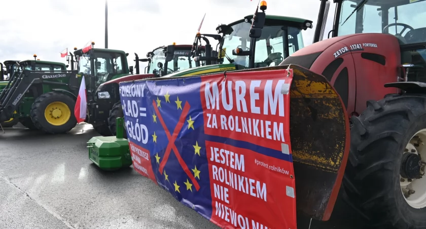 Rolnicy wznowili protest pod Toruniem. Trwa blokada ważnych dróg 