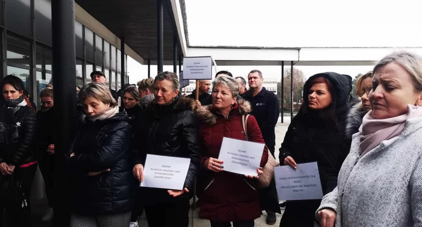 Protest na UMK w Toruniu. Pracownicy czują się pokrzywdzeni