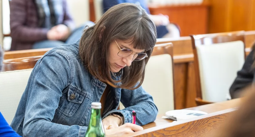 Urzędnicy napisali sprawdzian ortograficzny w Urzędzie Marszałkowskim w Toruniu