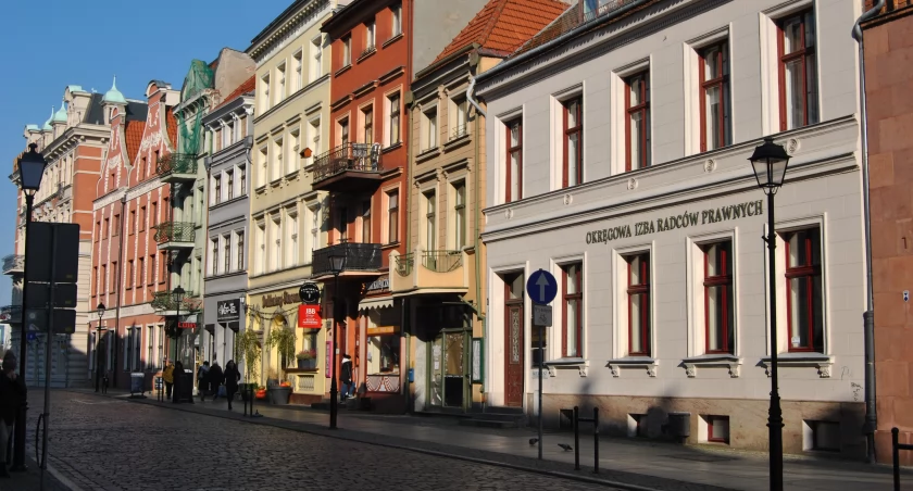 Awantura w centrum Torunia. Agresywny 31-latek pobił przypadkowych przechodniów