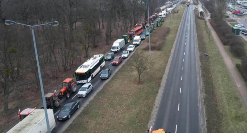 Komunikacyjny paraliż wokół Torunia. MZK zawiesza kursowanie autobusów