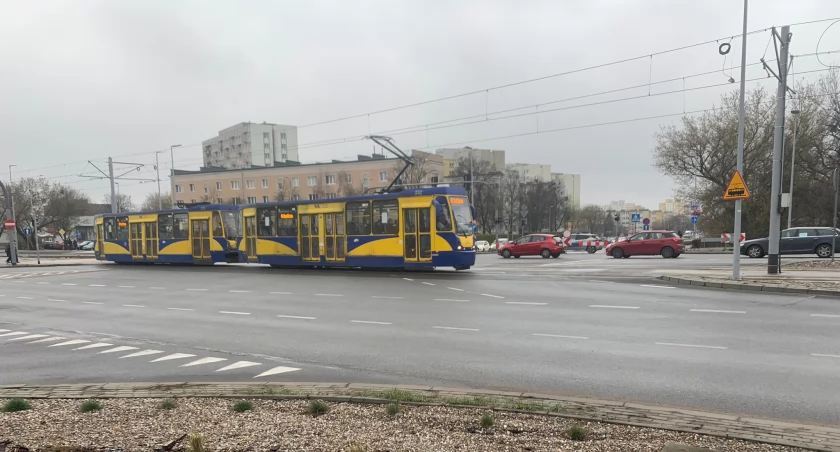Na ważnym skrzyżowaniu w Toruniu nie działa sygnalizacja. Policja kieruje ruchem