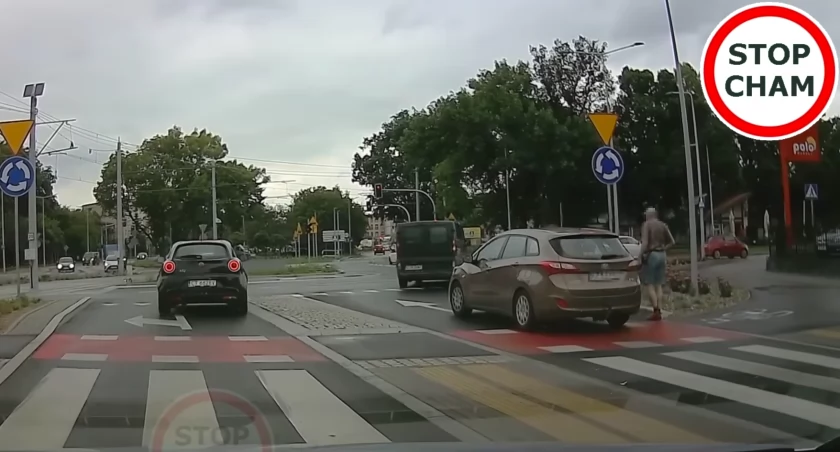 Stop Cham. Zemsta seniora na nowym rondzie w Toruniu