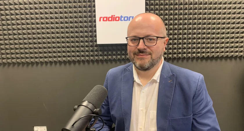 Od 20 lat jest listonoszem w Toruniu. Mieszkańcy pokochali go za jego dobre serce