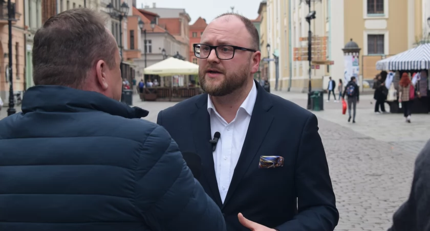 Zwycięzca pierwszej tury w Toruniu nie zwalnia tempa. „My się dopiero rozkręcamy”