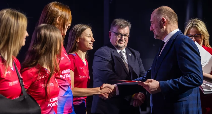 Najlepsi sportowcy otrzymali marszałkowskie stypendia