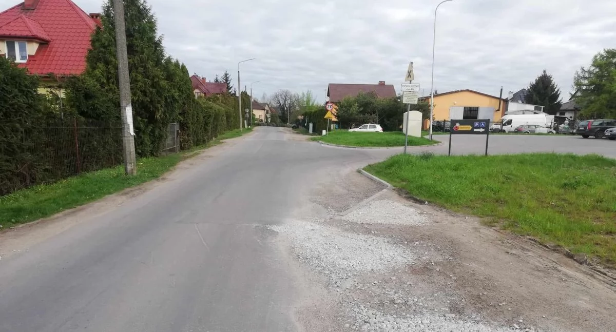 Czas na remont drogi przy supermarkecie pod Toruniem