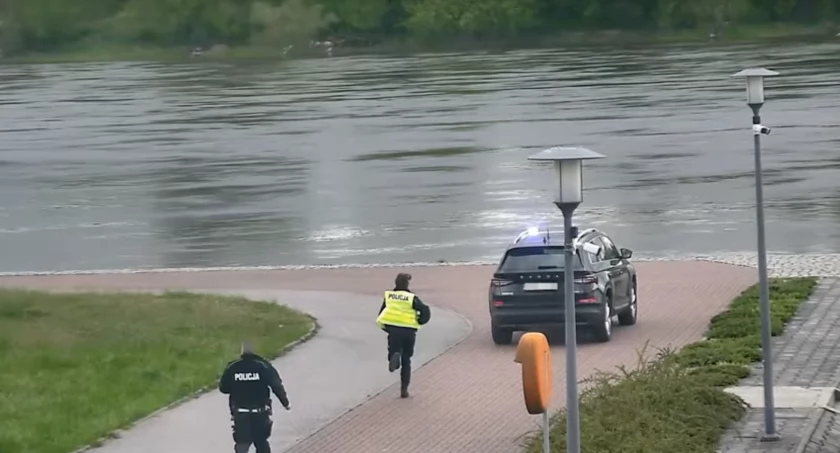 Dramat w Toruniu. Nastolatka skoczyła z mostu do Wisły