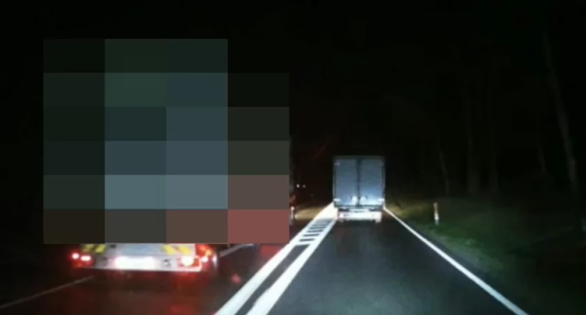 Chwile grozy na trasie Toruń-Bydgoszcz. Szalony manewr kierowcy ciężarówki [WIDEO]