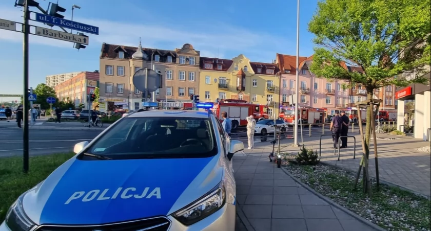 90-letnia kobieta wyniesiona z zadymionego budynku w Toruniu. Liczyła się każda sekunda