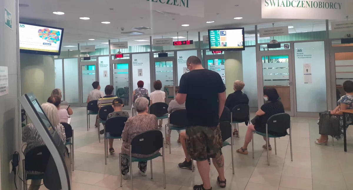 Tak oszukują „chorzy” na L4 w Toruniu. Jeden z nich był DJ-em