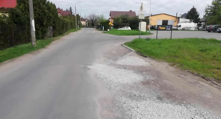 Droga do marketu pod Toruniem zostanie wyremontowana. Będą utrudnienia dla mieszkańców
