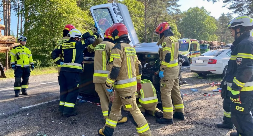Wypadek z udziałem trzech aut na trasie Toruń-Bydgoszcz. Wprowadzono ruch wahadłowy