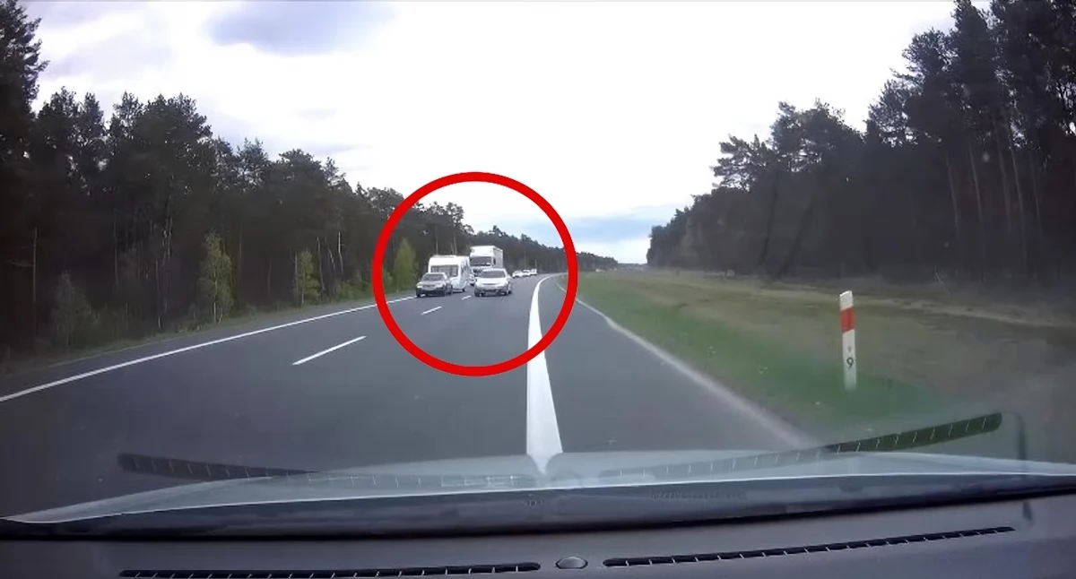 Na „czołówkę” pod Toruniem. Sroga kara dla pirata drogowego