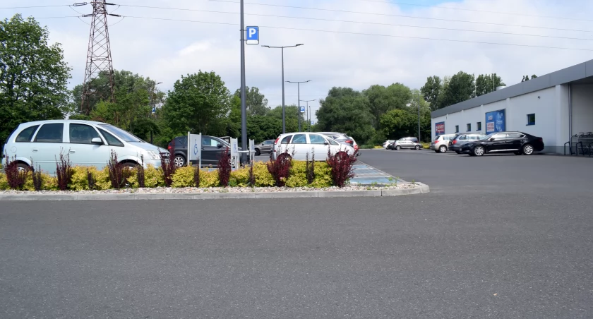 Mieszkańcy zaniepokojeni. Tajemnicze awarie na parkingu w Toruniu