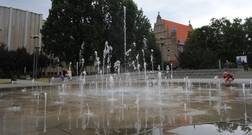 Zakaz kąpieli w fontannach w centrum Torunia. Wydano komunikat