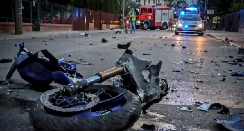 Śmiertelny wypadek w Toruniu. Nie żyje motocyklista, który wjechał w latarnię