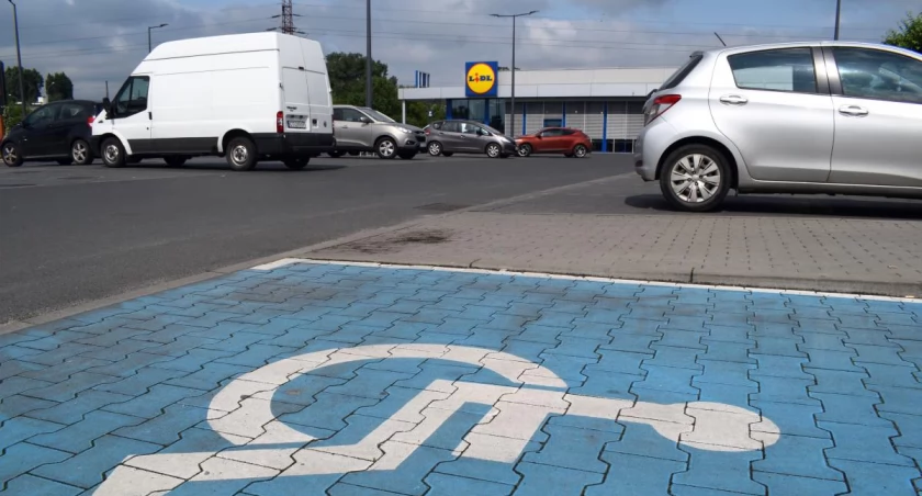 Koniec z tajemniczymi awariami na parkingu w Toruniu. Zagadka rozwiązana 