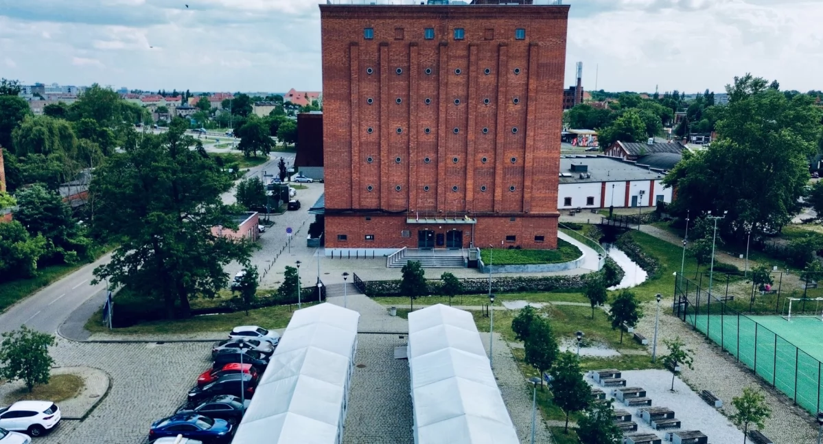 Młyn Wiedzy w Toruniu zyska odświeżony teren rekreacyjny. Wzbogaci ofertę Centrum