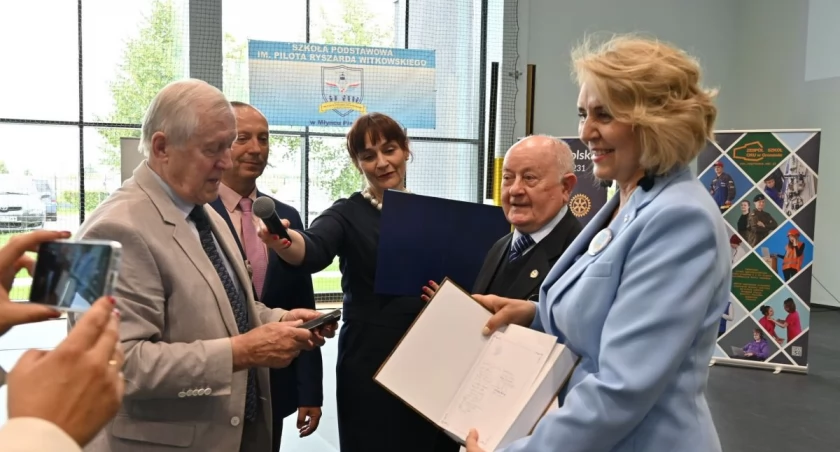 Szkoła pod Toruniem ma swojego patrona. To legendarny pilot