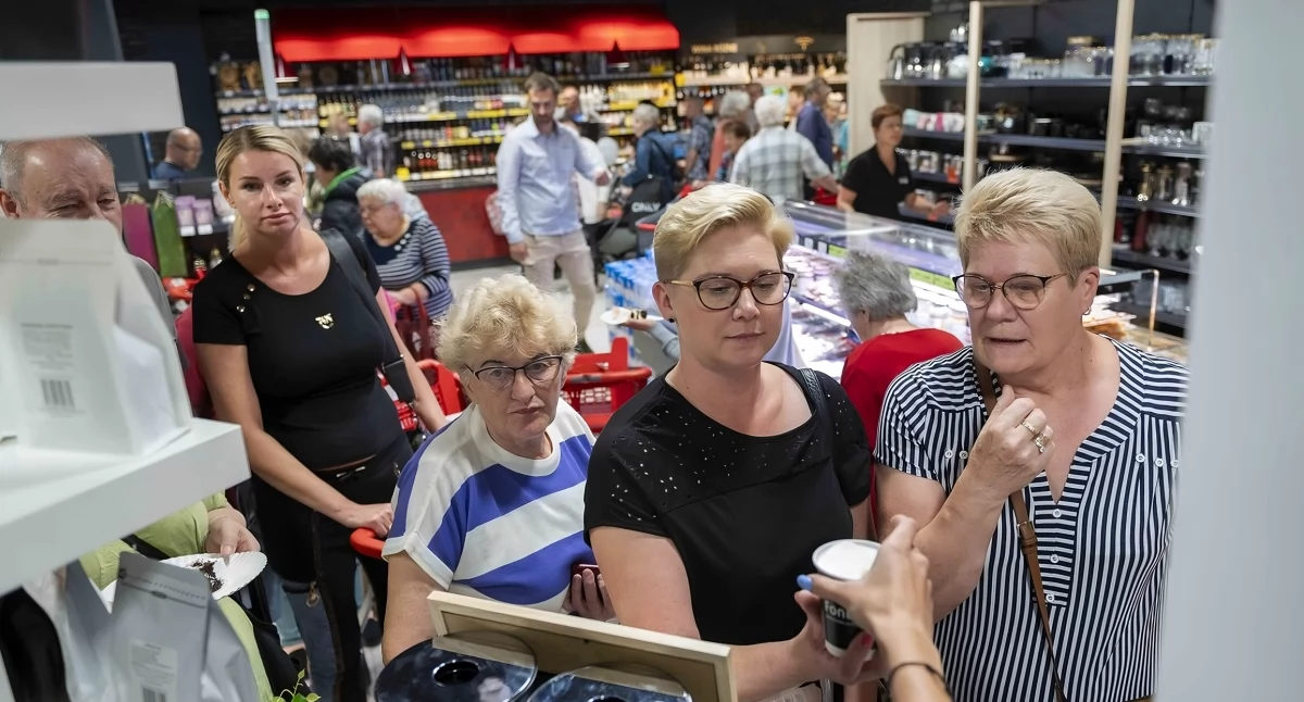 Supermarket w Toruniu został rozbudowany. Tłumy na ponownym otwarciu
