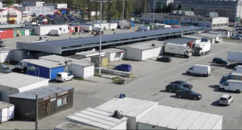 Nieudany początek wakacji. 13-latkowie zatrzymani na leżakach w Toruniu