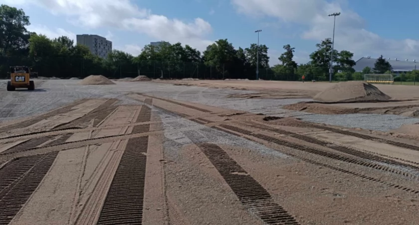 W Toruniu trwa remont dwóch boisk piłkarskich za ponad 5 mln zł