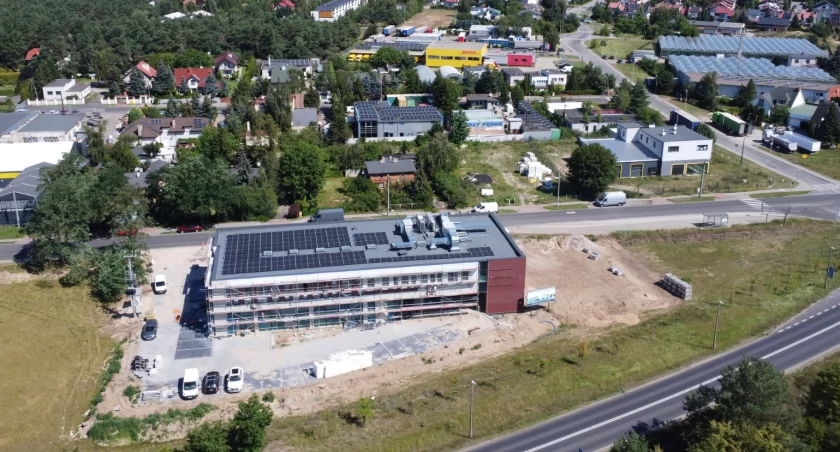 Nowy biurowiec powstał na powojskowych terenach w Toruniu. Znamy pierwszych najemców