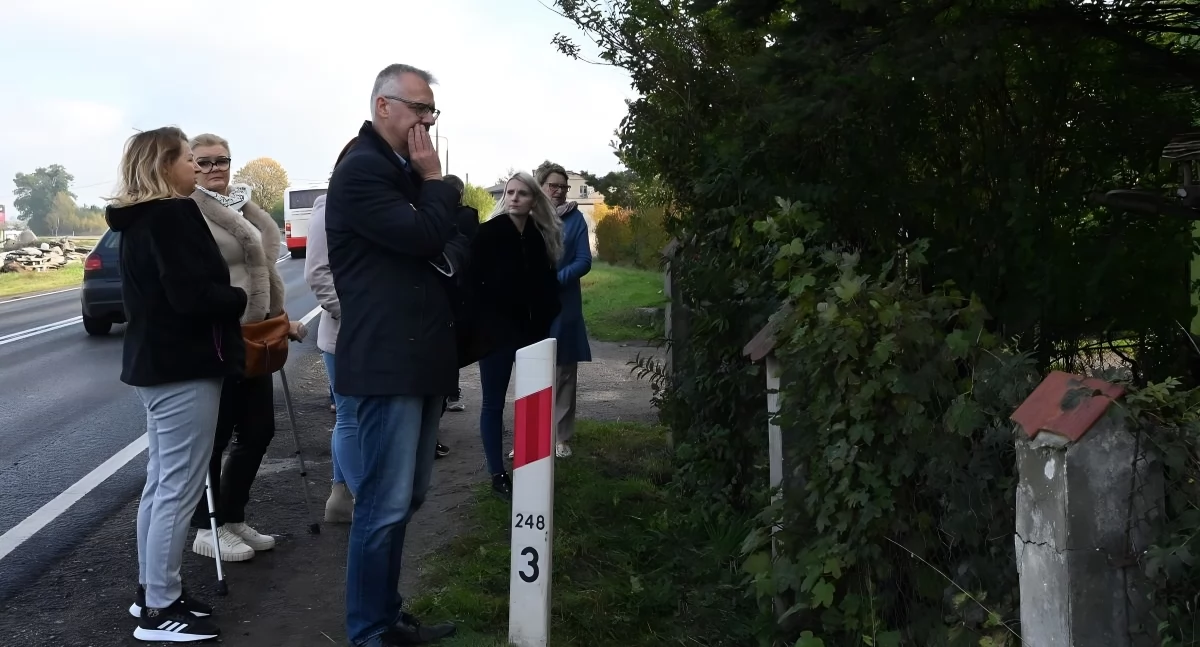 Mieszkańcy miejscowości pod Toruniem czekają na chodnik. Boją się o życie