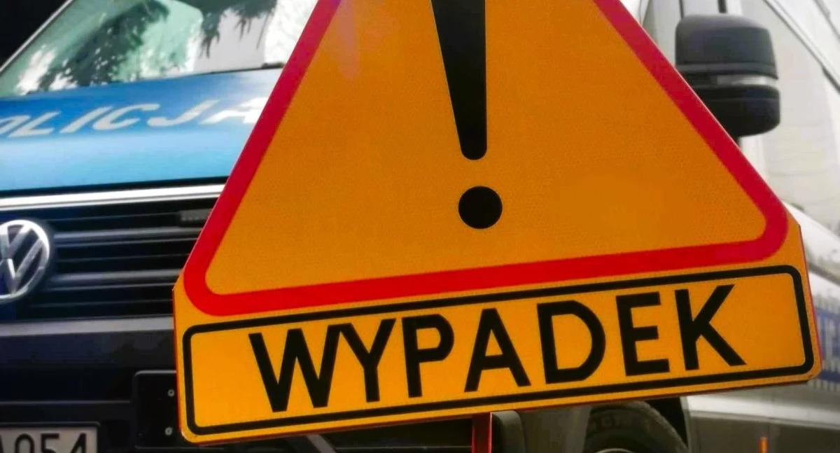 Dachowanie auta w Toruniu. Kierowca stracił panowanie nad pojazdem