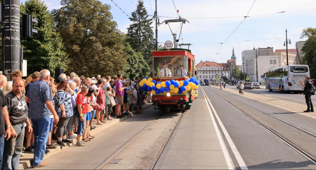 Na tory w Toruniu wyjedzie urodzinowy tramwaj. Będzie kursować za darmo 