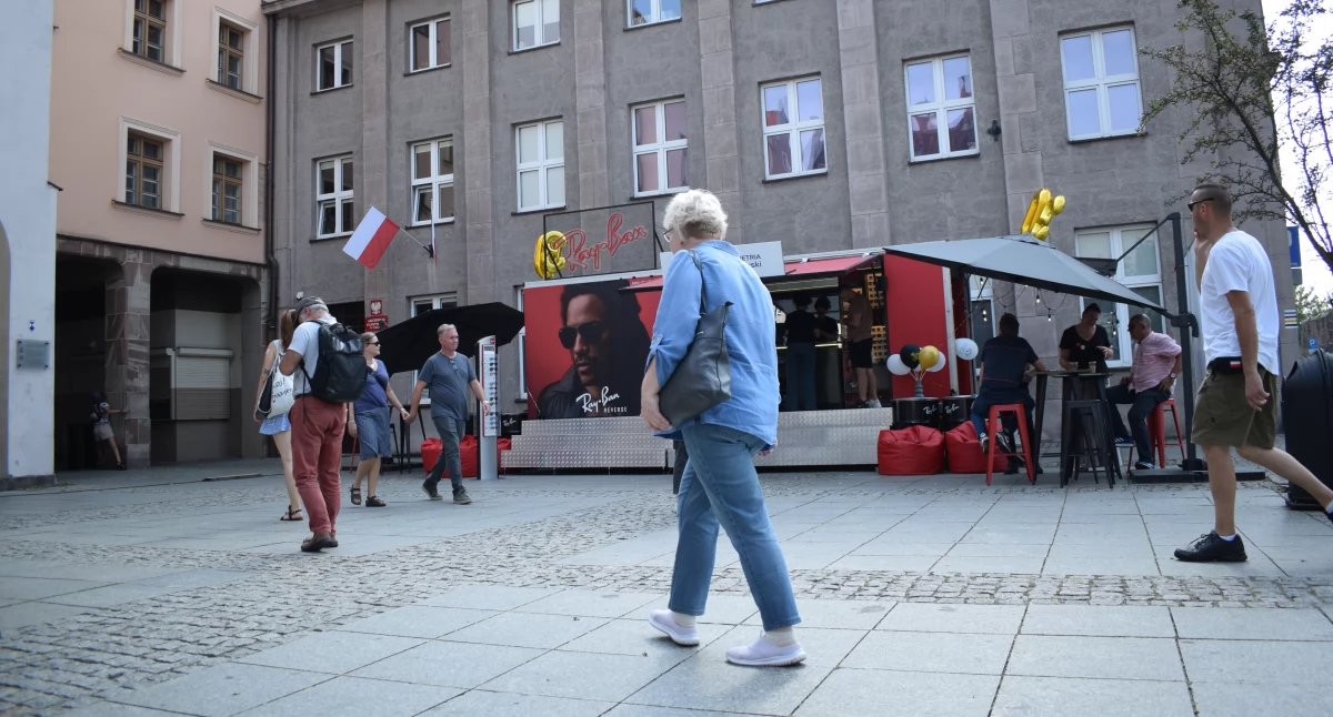Znana firma kończy 30 lat. W centrum Torunia stanęło wielkie stoisko