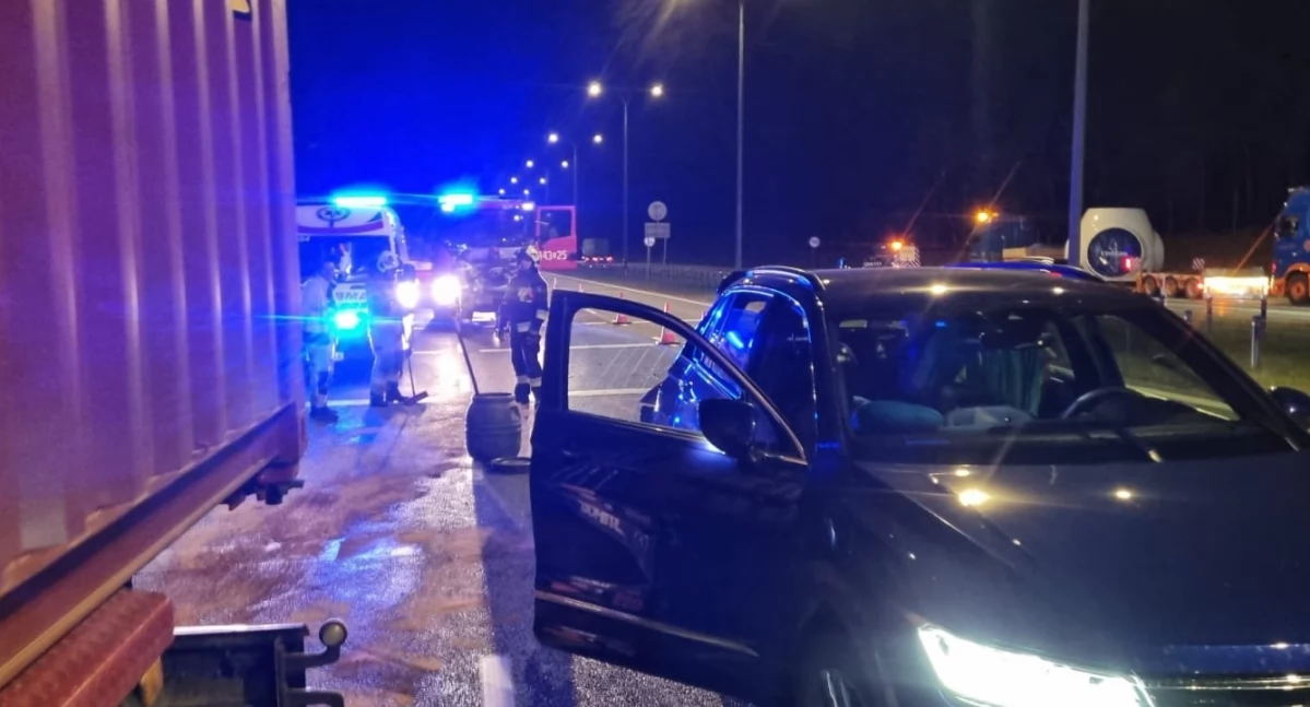 Dramatyczny wypadek w nocy pod Toruniem. Dwie osoby ranne