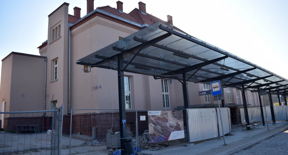 Toruń będzie mieć nowoczesny dworzec PKP. Powstanie tu hostel i letnia poczekalnia