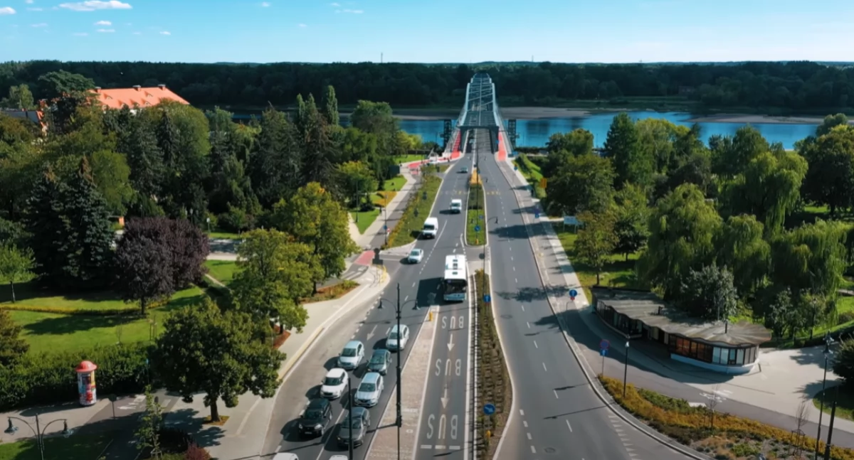Zmiany w komunikacji miejskiej w Toruniu. Od 1 października autobusy i tramwaje pojadą inaczej