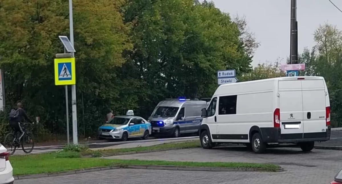 Kierowca więźniarki z osadzonymi uderzył w taksówkę w Toruniu