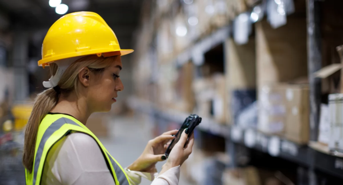 RFID w praktyce: kluczowe wdrożenia w firmach handlowych i logistycznych