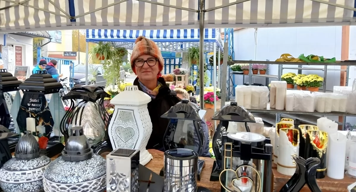 Pani Teresa handluje w Toruniu od 30 lat. Jej produkty co roku przyciągają tłumy