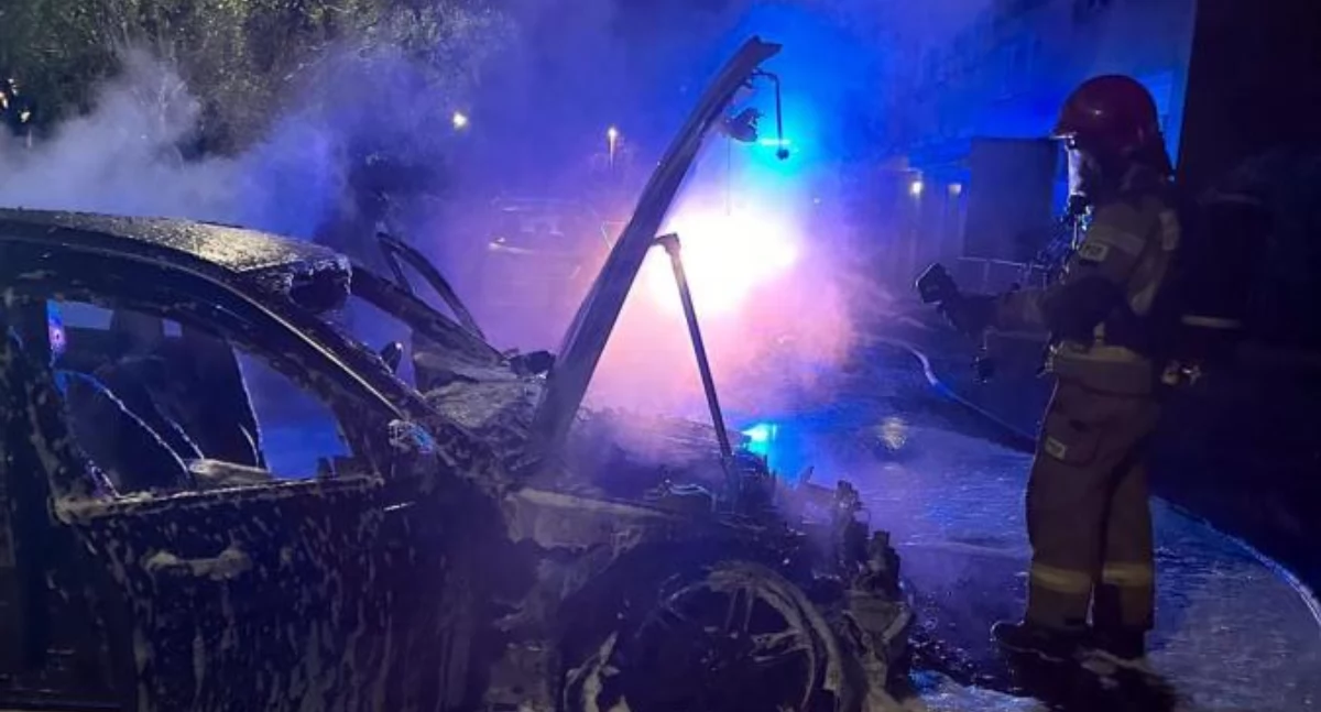 Tajemniczy pożar w Toruniu. W nocy spłonął luksusowy samochód marki Mercedes