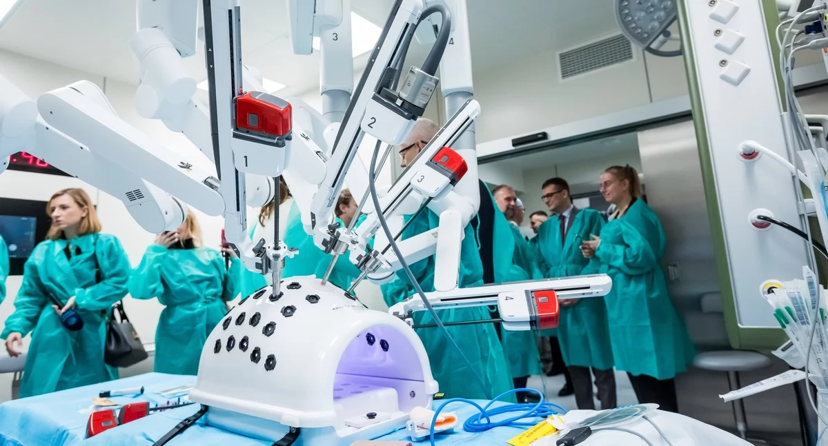 W Centrum Onkologii otwarto nowy blok operacyjny wyposażony w roboty chirurgiczne