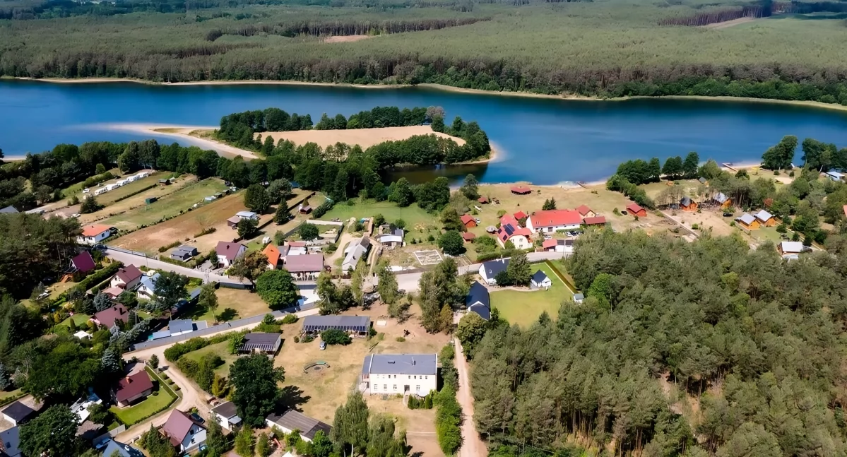 Ośrodek wypoczynkowy nad jeziorem zostanie sprzedany. Jego część należy do Torunia