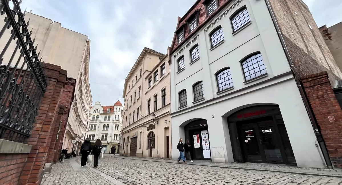 Kamienica w centrum Torunia na sprzedaż za miliony. Przez 80 lat działało tam kino 